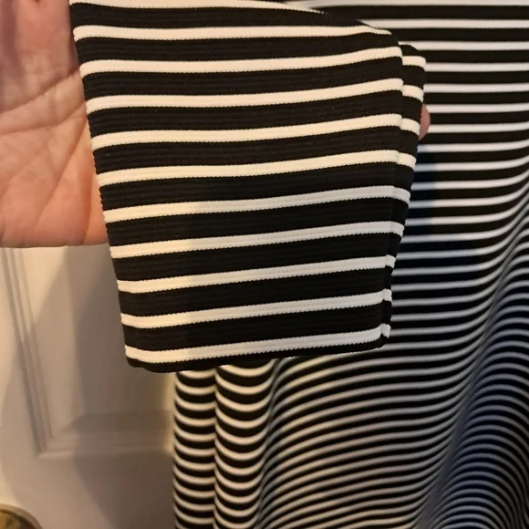 Guess Striped Cold Shoulder Dress - Picture 4 of 14